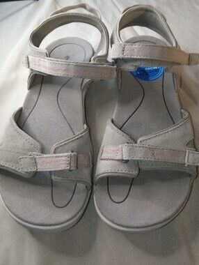 Columbia Sandals Size 8